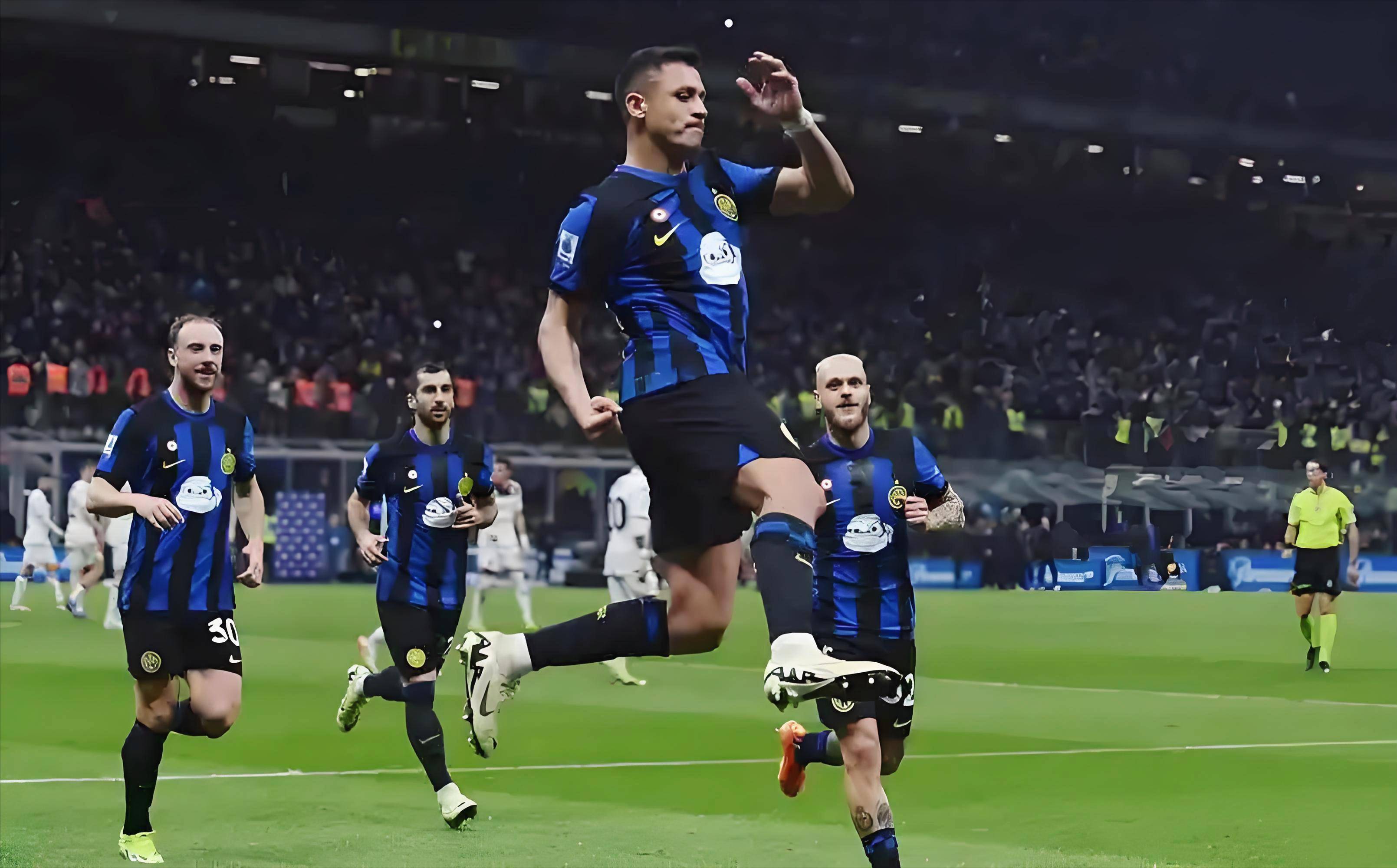 视频：Uzi名人堂皮肤幕后故事 ｜ 薇恩、殿堂传奇 卡莎和联盟不朽 卡莎原画